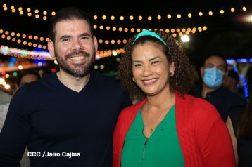 Inauguran Altares, Feria a la Purísima y Navidades Familiares en la avenida de Bolívar a Chávez