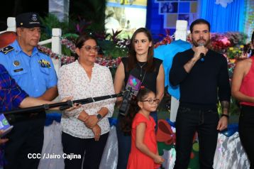Inauguran Altares, Feria a la Purísima y Navidades Familiares en la avenida de Bolívar a Chávez