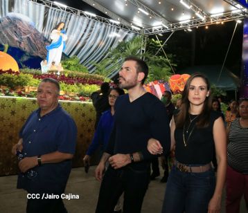 Inauguran Altares, Feria a la Purísima y Navidades Familiares en la avenida de Bolívar a Chávez