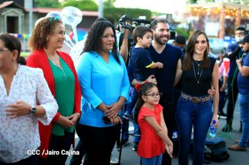 Inauguran Altares, Feria a la Purísima y Navidades Familiares en la avenida de Bolívar a Chávez