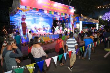 Inauguran Altares, Feria a la Purísima y Navidades Familiares en la avenida de Bolívar a Chávez
