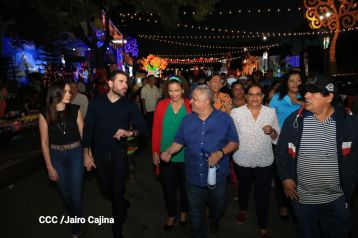 Inauguran Altares, Feria a la Purísima y Navidades Familiares en la avenida de Bolívar a Chávez