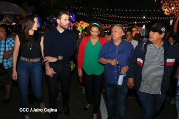 Inauguran Altares, Feria a la Purísima y Navidades Familiares en la avenida de Bolívar a Chávez