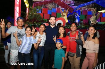 Inauguran Altares, Feria a la Purísima y Navidades Familiares en la avenida de Bolívar a Chávez