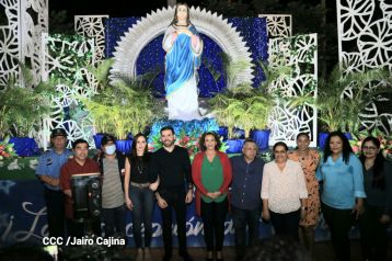 Inauguran Altares, Feria a la Purísima y Navidades Familiares en la avenida de Bolívar a Chávez