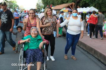 Inauguran Altares, Feria a la Purísima y Navidades Familiares en la avenida de Bolívar a Chávez