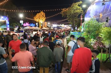 Inauguran Altares, Feria a la Purísima y Navidades Familiares en la avenida de Bolívar a Chávez