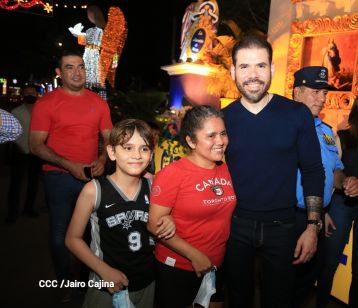 Inauguran Altares, Feria a la Purísima y Navidades Familiares en la avenida de Bolívar a Chávez