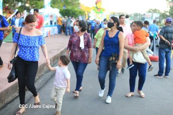 Inauguran Altares, Feria a la Purísima y Navidades Familiares en la avenida de Bolívar a Chávez