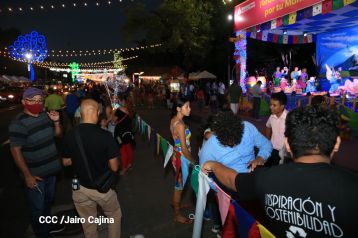 Inauguran Altares, Feria a la Purísima y Navidades Familiares en la avenida de Bolívar a Chávez