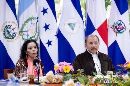 El Presidente Daniel y la Compañera Rosario en la Cumbre entre Jefes de Estado y de Gobierno del SICA y el Secretario General de Naciones Unidas