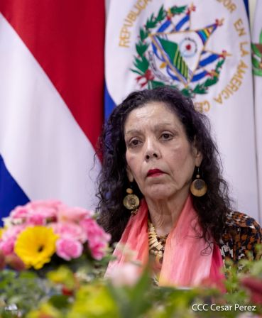 El Presidente Daniel y la Compañera Rosario en la Cumbre entre Jefes de Estado y de Gobierno del SICA y el Secretario General de Naciones Unidas