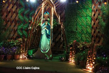 Inauguran Altares, Feria a la Purísima y Navidades Familiares en la avenida de Bolívar a Chávez