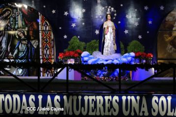 Inauguran Altares, Feria a la Purísima y Navidades Familiares en la avenida de Bolívar a Chávez