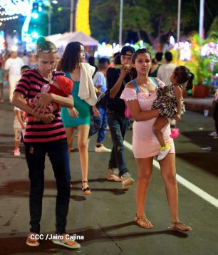 Inauguran Altares, Feria a la Purísima y Navidades Familiares en la avenida de Bolívar a Chávez