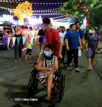Inauguran Altares, Feria a la Purísima y Navidades Familiares en la avenida de Bolívar a Chávez