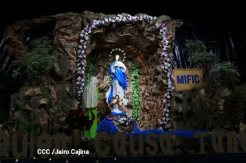 Inauguran Altares, Feria a la Purísima y Navidades Familiares en la avenida de Bolívar a Chávez