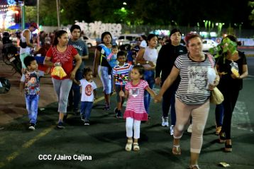 Inauguran Altares, Feria a la Purísima y Navidades Familiares en la avenida de Bolívar a Chávez