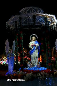 Inauguran Altares, Feria a la Purísima y Navidades Familiares en la avenida de Bolívar a Chávez