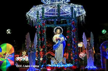 Inauguran Altares, Feria a la Purísima y Navidades Familiares en la avenida de Bolívar a Chávez