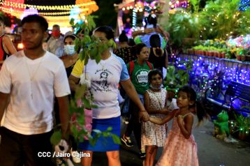 Inauguran Altares, Feria a la Purísima y Navidades Familiares en la avenida de Bolívar a Chávez