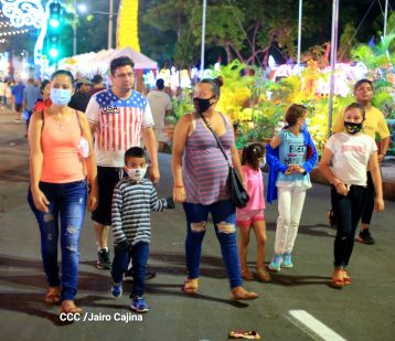 Inauguran Altares, Feria a la Purísima y Navidades Familiares en la avenida de Bolívar a Chávez