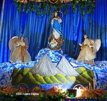 Inauguran Altares, Feria a la Purísima y Navidades Familiares en la avenida de Bolívar a Chávez