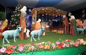 Familias disfrutan el ambiente navideño en la Avenida de Bolívar a Chávez