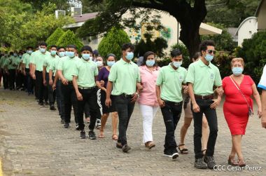 Jóvenes se gradúan  en Centro de Formación y Desarrollo Juventud de la Policía Nacional