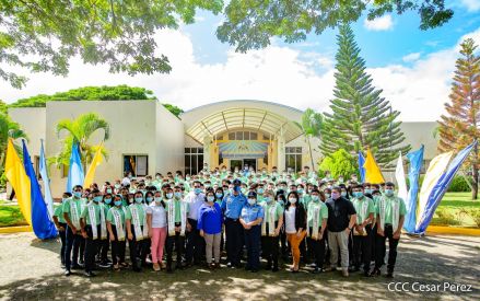 Jóvenes se gradúan  en Centro de Formación y Desarrollo Juventud de la Policía Nacional
