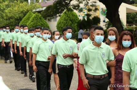 Jóvenes se gradúan  en Centro de Formación y Desarrollo Juventud de la Policía Nacional
