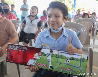 Niños continúan recibiendo juguetes en todo Nicaragua