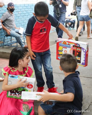 Niños continúan recibiendo juguetes en todo Nicaragua