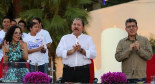 Daniel y Rosario en acto del 80 Aniversario del Tránsito a la Inmortalidad del General Augusto C. Sandino