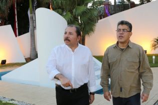 Daniel y Rosario en acto del 80 Aniversario del Tránsito a la Inmortalidad del General Augusto C. Sandino