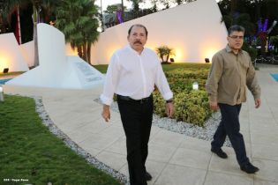 Daniel y Rosario en acto del 80 Aniversario del Tránsito a la Inmortalidad del General Augusto C. Sandino