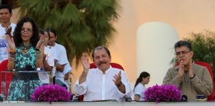 Daniel y Rosario en acto del 80 Aniversario del Tránsito a la Inmortalidad del General Augusto C. Sandino