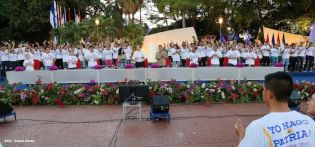 Daniel y Rosario en acto del 80 Aniversario del Tránsito a la Inmortalidad del General Augusto C. Sandino