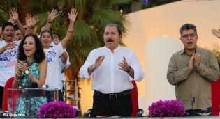 Daniel y Rosario en acto del 80 Aniversario del Tránsito a la Inmortalidad del General Augusto C. Sandino