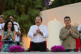 Daniel y Rosario en acto del 80 Aniversario del Tránsito a la Inmortalidad del General Augusto C. Sandino