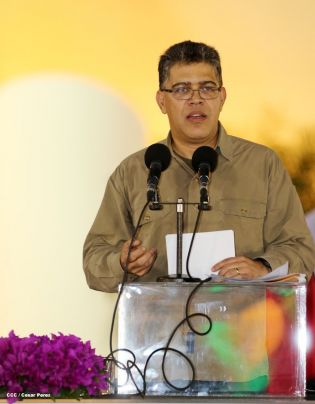 Daniel y Rosario en acto del 80 Aniversario del Tránsito a la Inmortalidad del General Augusto C. Sandino