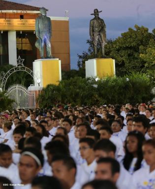 Daniel y Rosario en acto del 80 Aniversario del Tránsito a la Inmortalidad del General Augusto C. Sandino