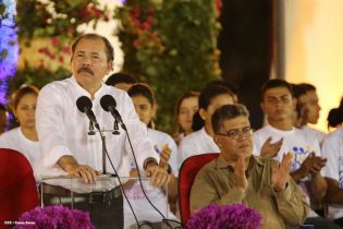 Daniel y Rosario en acto del 80 Aniversario del Tránsito a la Inmortalidad del General Augusto C. Sandino