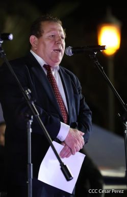 Por Amor: Nicaragua realiza concierto en homenaje a Armando Manzanero 