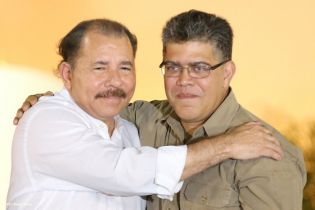 Daniel y Rosario en acto del 80 Aniversario del Tránsito a la Inmortalidad del General Augusto C. Sandino