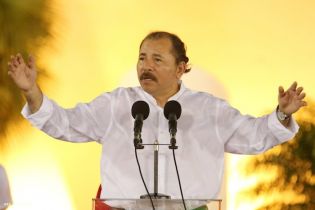 Daniel y Rosario en acto del 80 Aniversario del Tránsito a la Inmortalidad del General Augusto C. Sandino