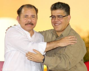 Daniel y Rosario en acto del 80 Aniversario del Tránsito a la Inmortalidad del General Augusto C. Sandino