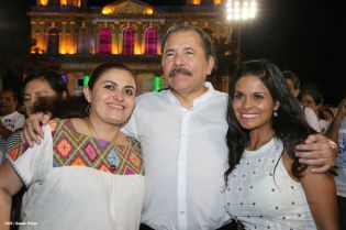 Daniel y Rosario en acto del 80 Aniversario del Tránsito a la Inmortalidad del General Augusto C. Sandino