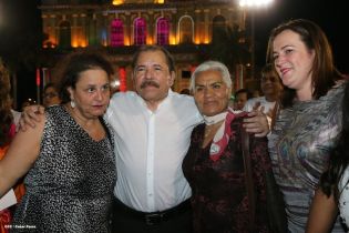 Daniel y Rosario en acto del 80 Aniversario del Tránsito a la Inmortalidad del General Augusto C. Sandino