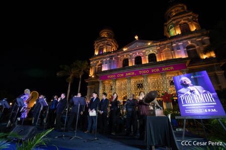 Homenaje musical a Armando Manzanero en la Plaza de la Revolución